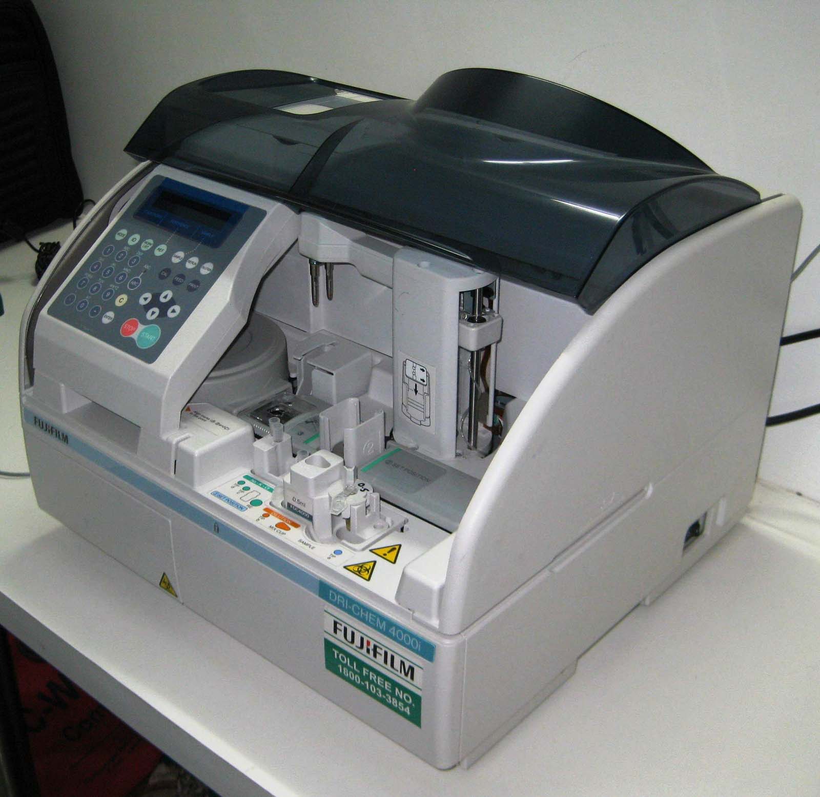 Fully automated dry chemistry analyzer